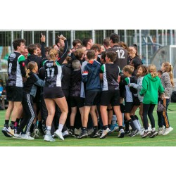 241013-achilles-selectie-sluit-veldseizoen-af-met-dubbele-titel